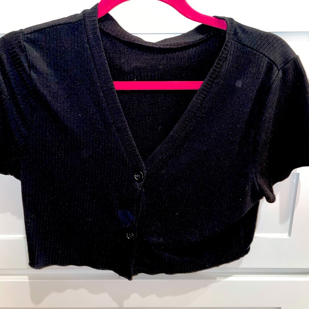 SHEIN BLACK CROP BUTTON TOP